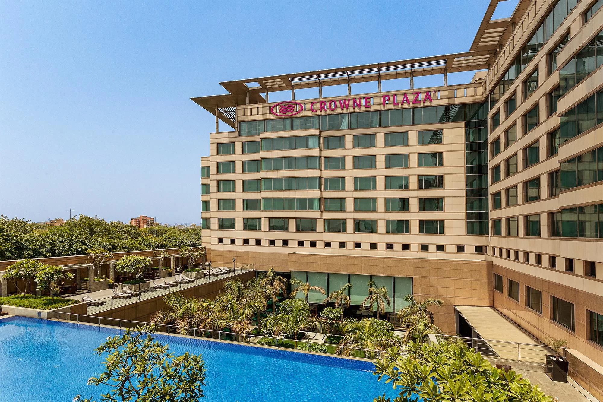 Crowne Plaza Gurgaon Poolside View