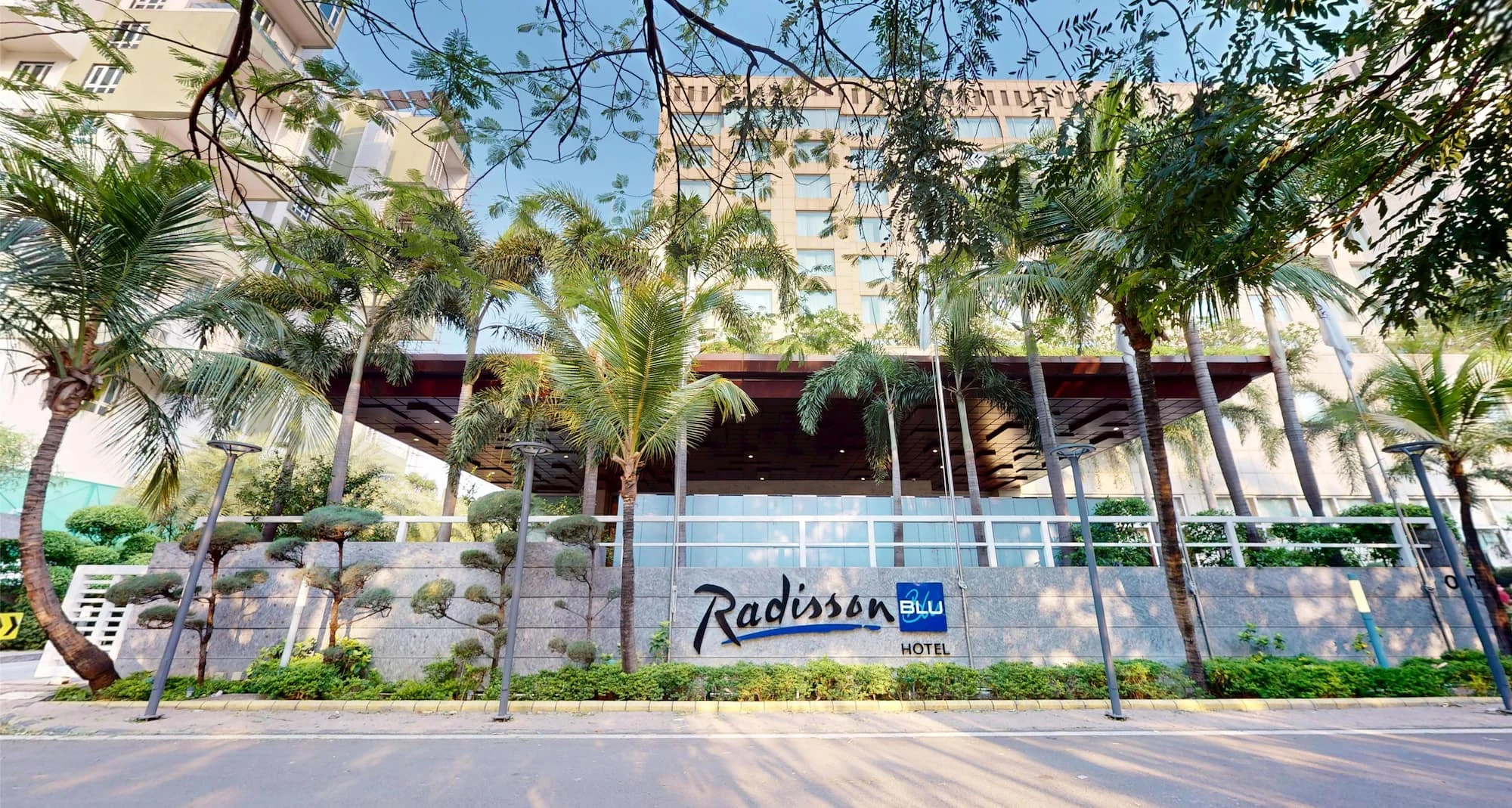 Radisson Blu Nagpur entrance and landscaped gardens