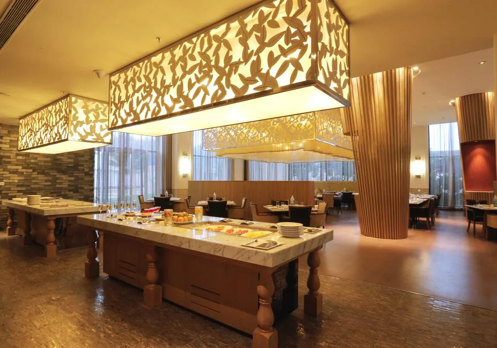 Courtyard by Marriott Agra — property photograph 2
