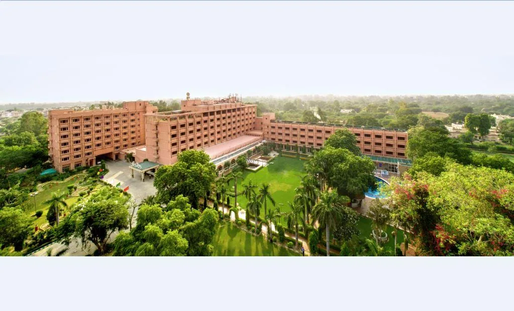 Hotel Clarks Shiraz Agra — property photograph 3