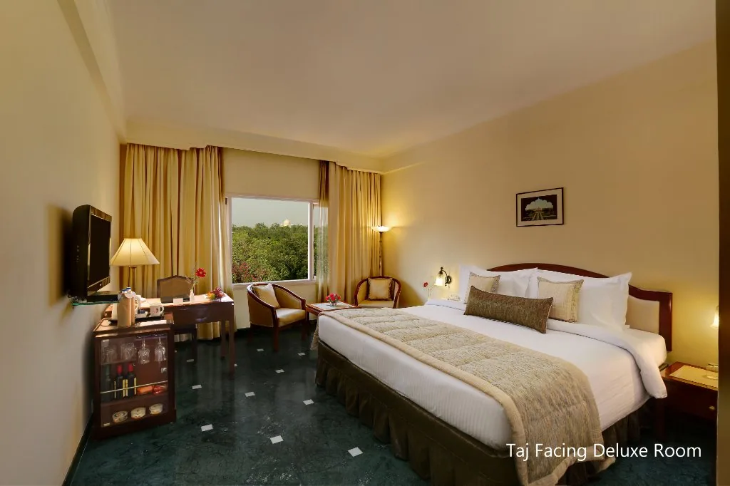 Hotel Clarks Shiraz Agra — property photograph 2