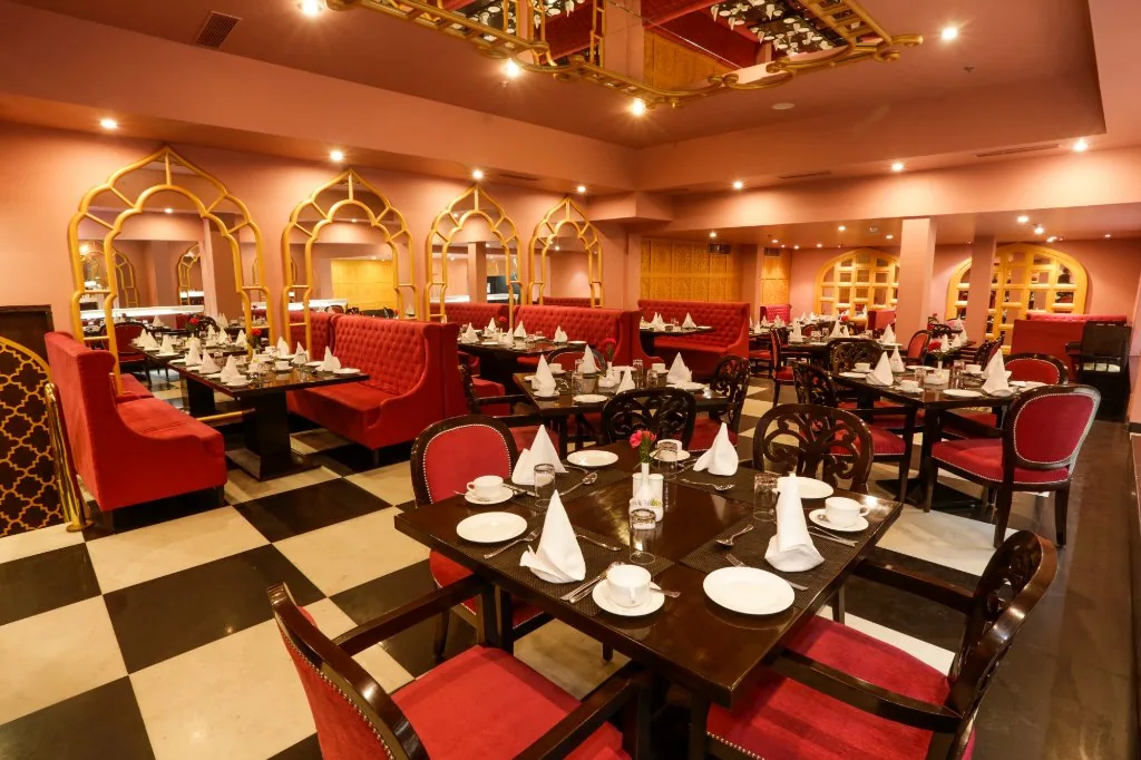 Hotel Clarks Shiraz Agra — property photograph 1