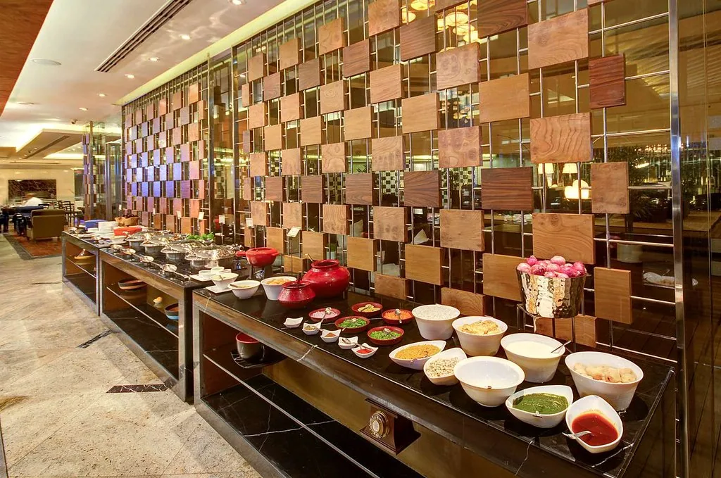 Radisson Blu Hotel, Kaushambi Delhi NCR — property photograph 2