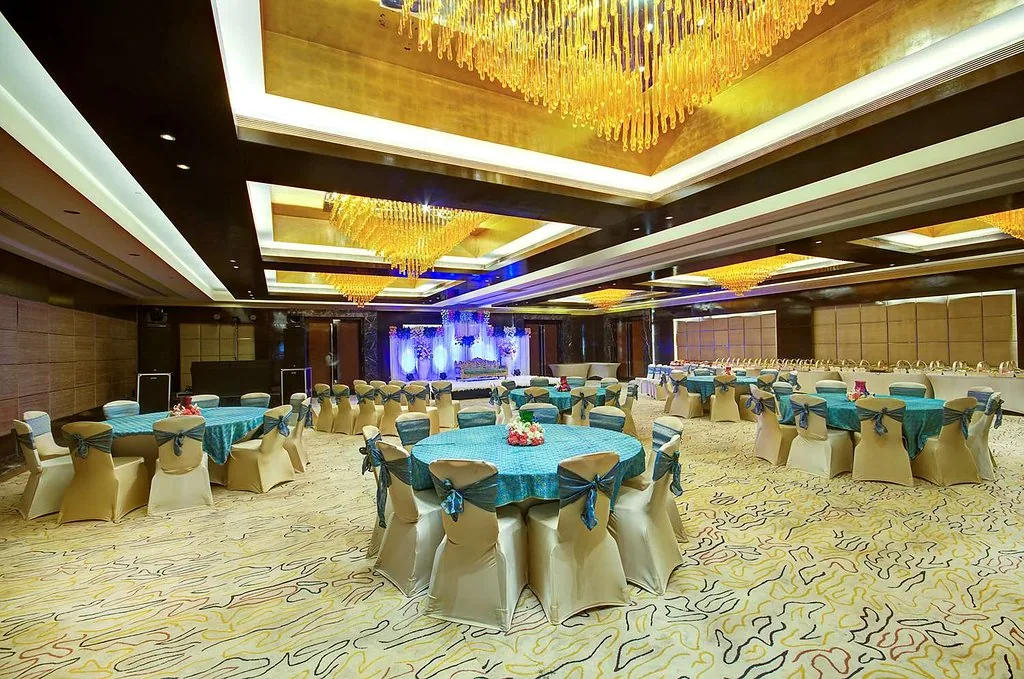 Radisson Blu Hotel, Kaushambi Delhi NCR — property photograph 3