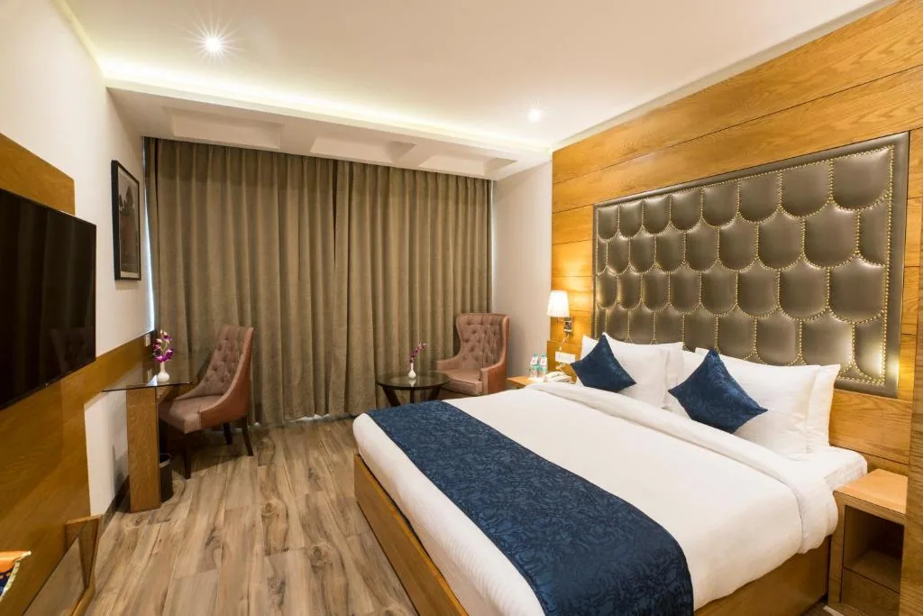 Regenta Central Cassia Zirakpur Chandigarh — property photograph 2