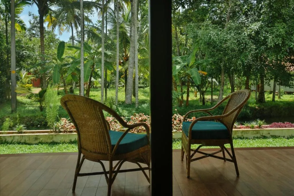 Palmgrove Lake Resort Alleppey — property photograph 3