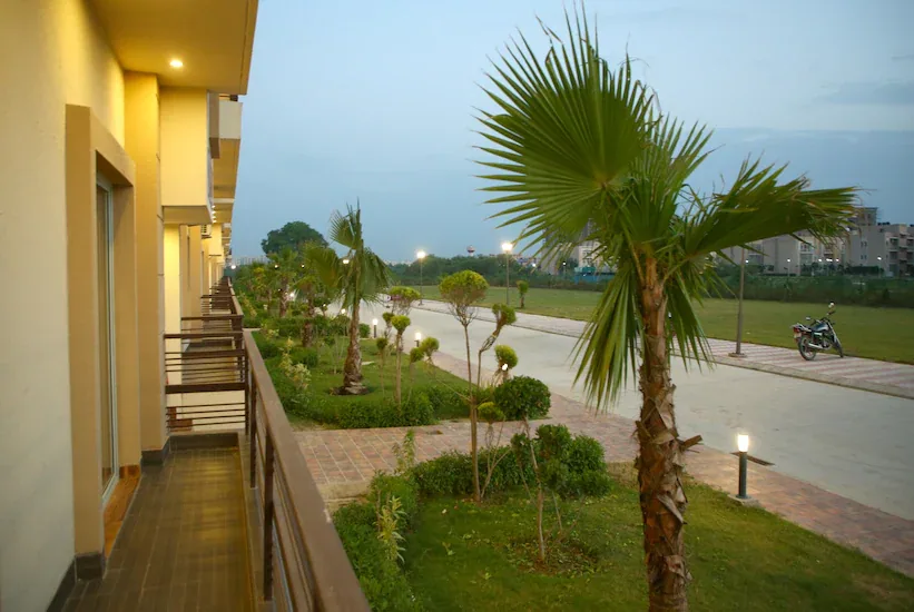 Anandam Clarks Inn Suites & Resort Vrindavan — property photograph 3