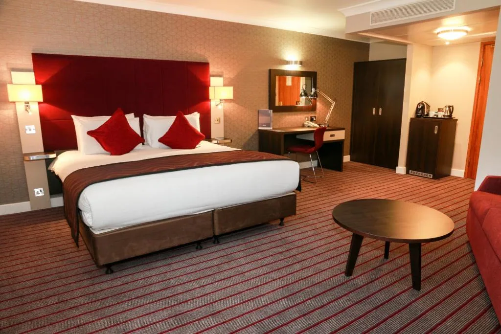 Mercure London Heathrow Hotel — property photograph 2