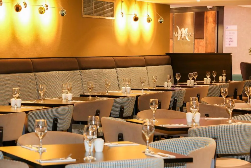 Mercure London Heathrow Hotel — property photograph 3