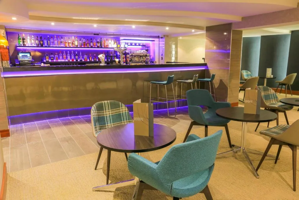 Mercure London Heathrow Hotel — property photograph 4