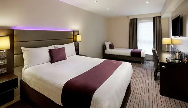 Premier Inn London Romford Town Centre hotel — property photograph 1
