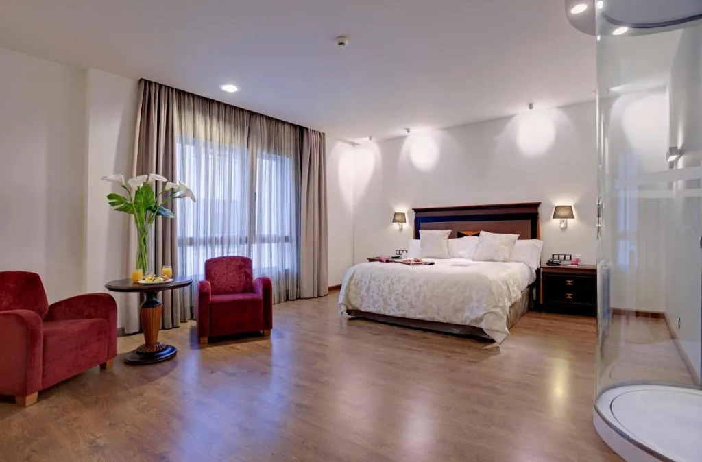 Crowne Plaza Madrid Airport — property photograph 2