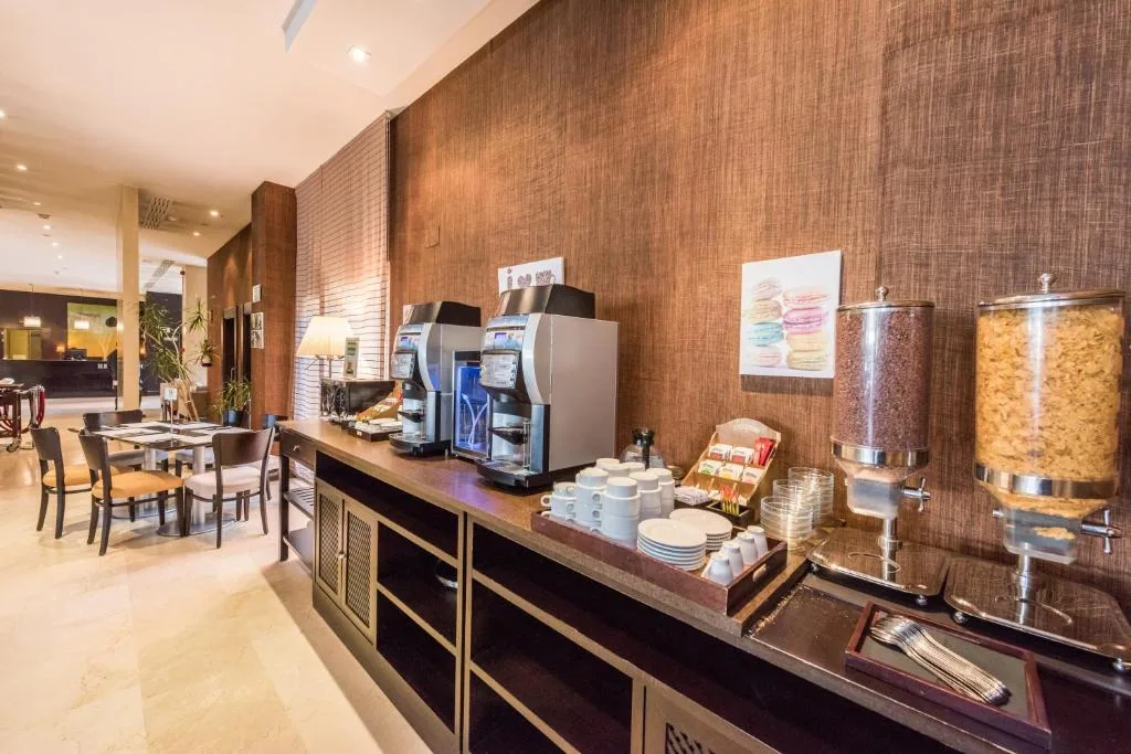 Hotel Mercader Madrid — property photograph 2