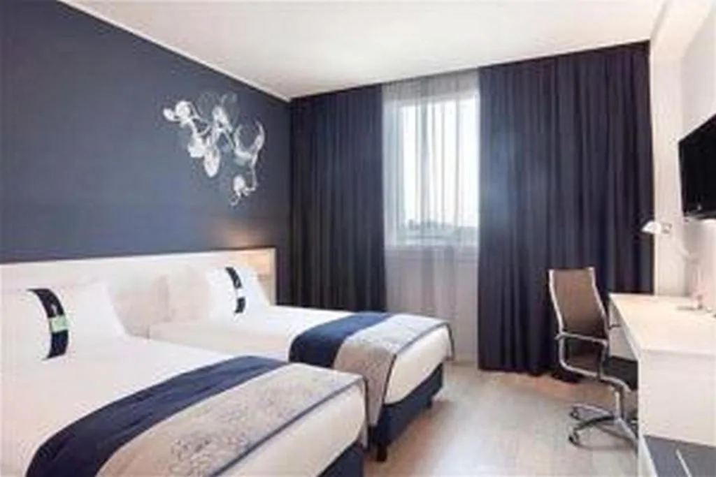 Holiday Inn Milan Nord Zara — property photograph 1