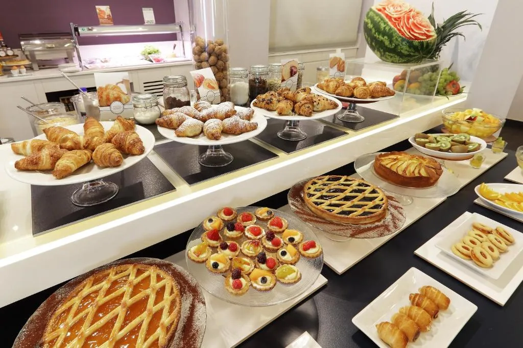 Holiday Inn Milan Nord Zara — property photograph 2