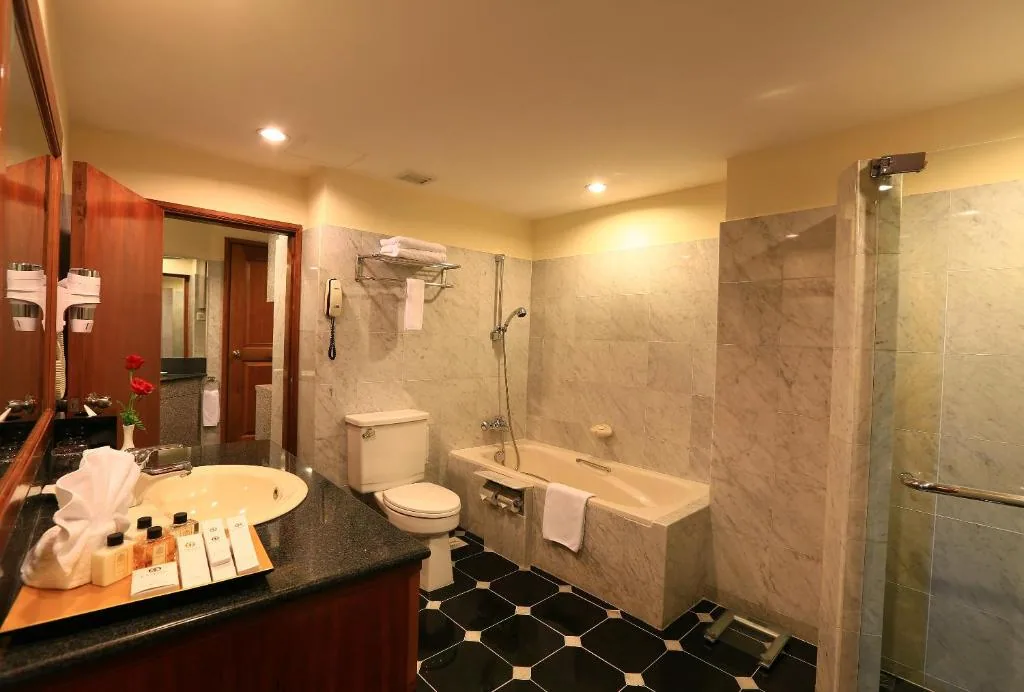 Ramana Hotel Saigon Vietnam — property photograph 2