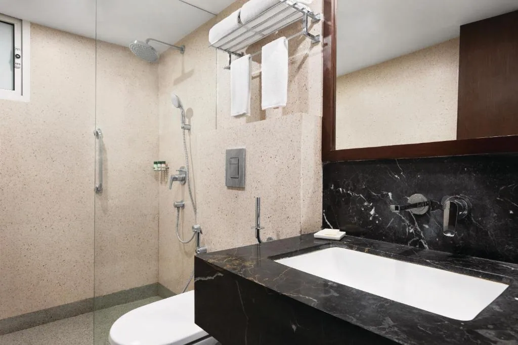 Howard Johnson by Wyndham Kolkata — property photograph 2