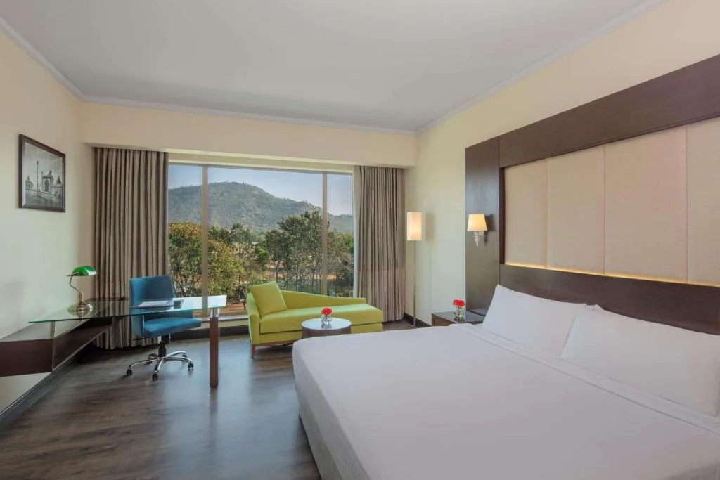 Radisson Blu Plaza Hotel Mysore — property photograph 1