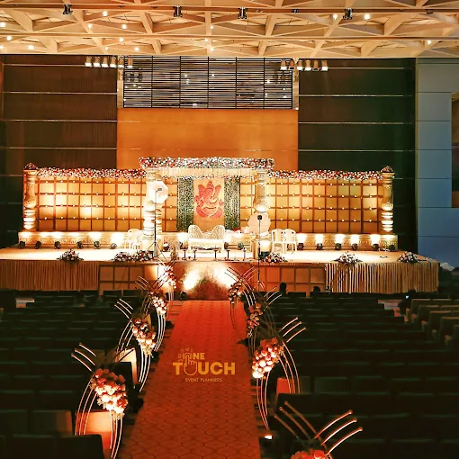 Gokulam Park Hotel Kochi — property photograph 2